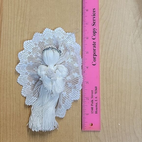 Vtg. 20 Victorian lace hand made snowflake & angel ornaments, &vtg. bead garland - Picture 6 of 12